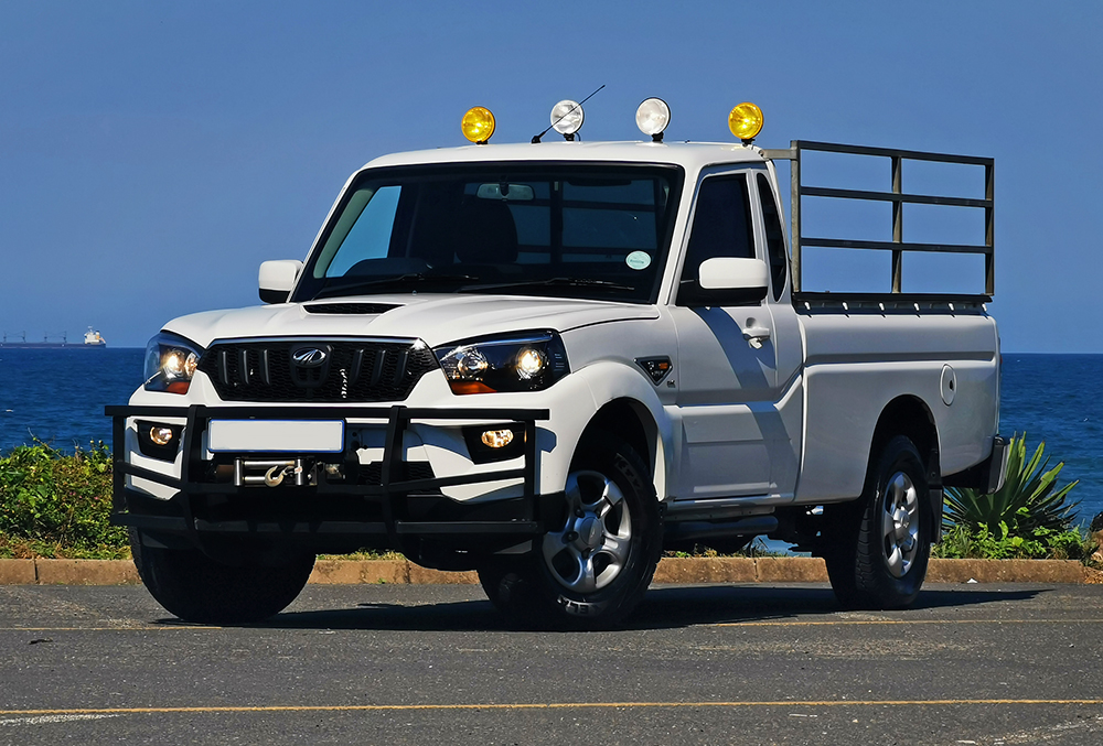 1-2019mahindrapikupleftfront